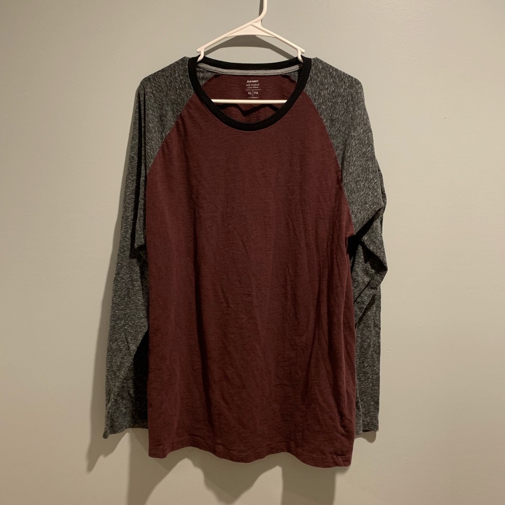 Old navy long sleeve shirt size XL